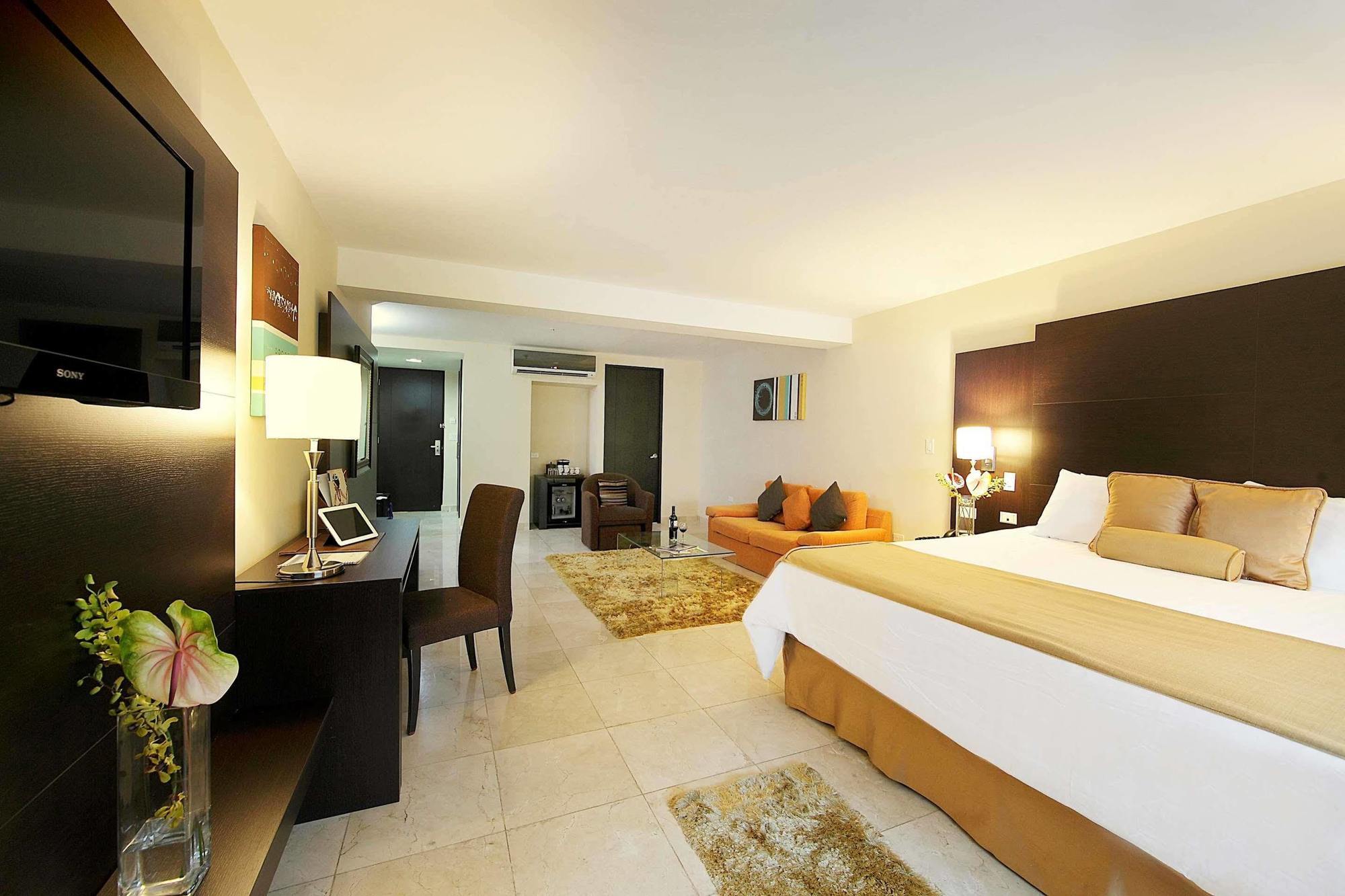 Wyndham Garden Панама Сити Екстериор снимка