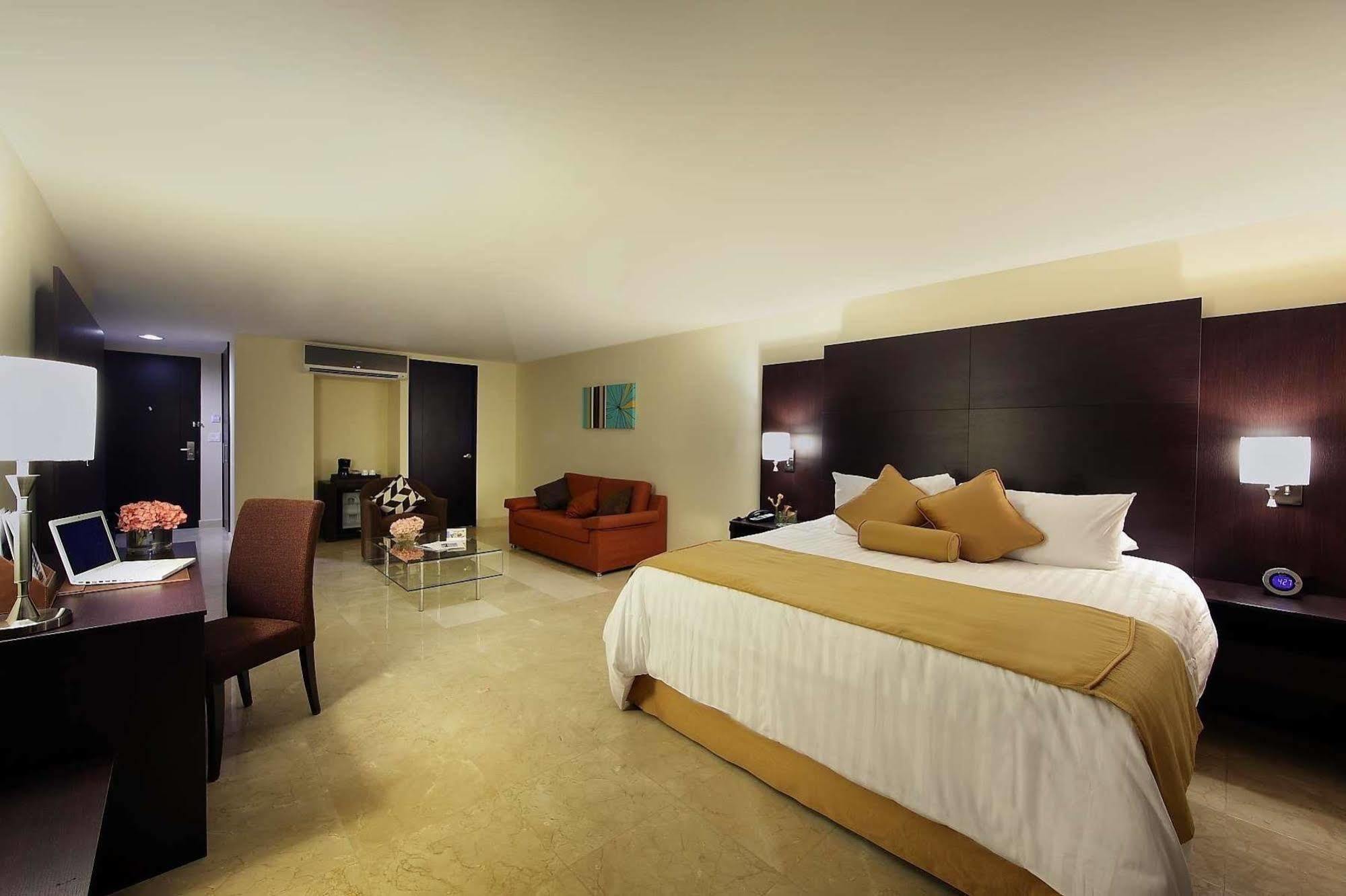Wyndham Garden Панама Сити Екстериор снимка